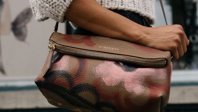 Woman carrying a purse to the doctor