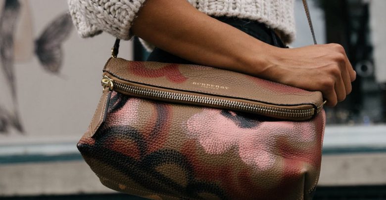Woman carrying a purse to the doctor